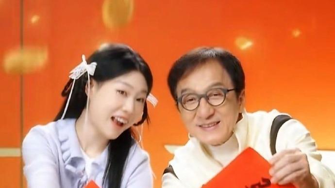 年味单曲循环预定！成龙携手沈佳润献唱《抱一抱笑一笑》，声线碰撞超惊艳