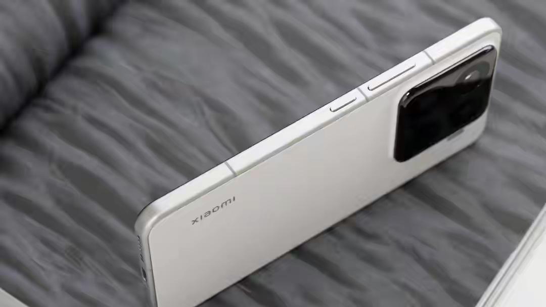 小米加大力度清仓，16G+512GB暴降2400元，2K屏+骁龙8系+徕卡三摄