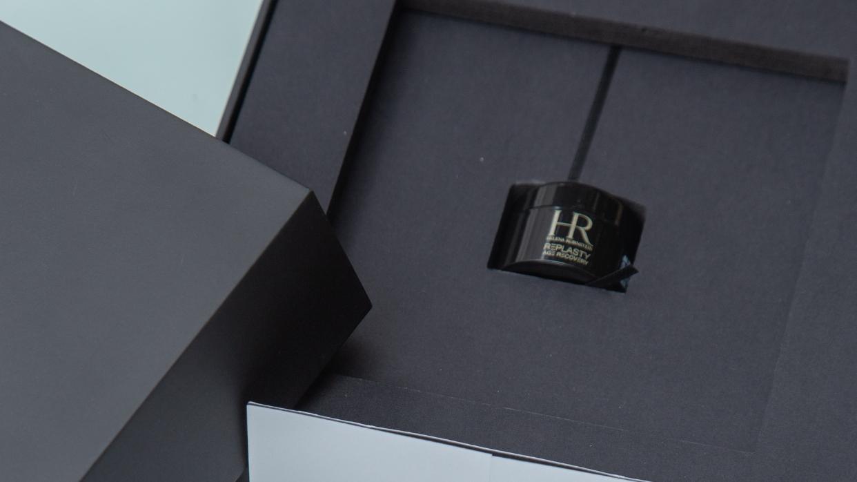 发布会邀请函为什么要送黑绷带面霜啊？