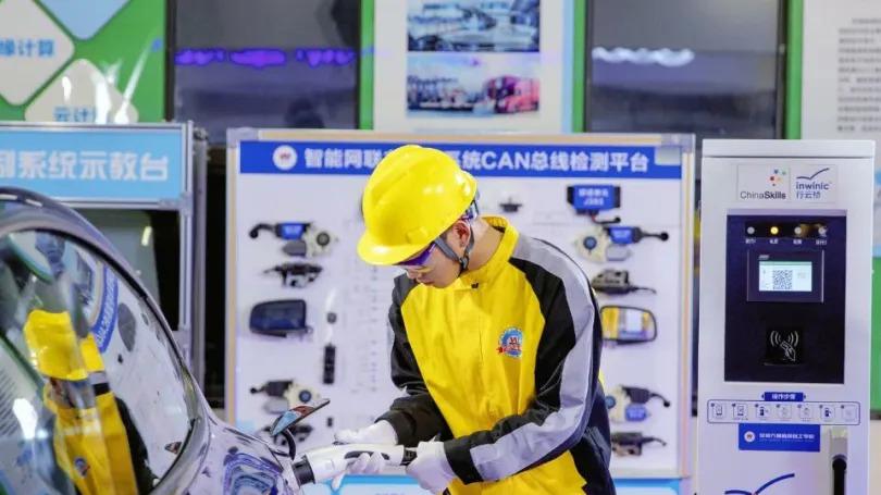 职校专业怎么选？这几个方向，或许能帮你打开高技能就业的大门