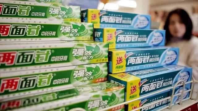 曾15年霸榜销冠，如今沦为低端酒店用品：易主的“两面针”，把自己玩脱了