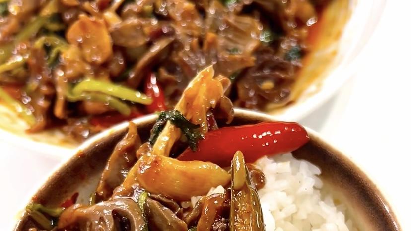 酸辣开胃的泡椒郡肝，在家轻松复刻饭店级脆嫩口感，米饭杀手做法全揭秘