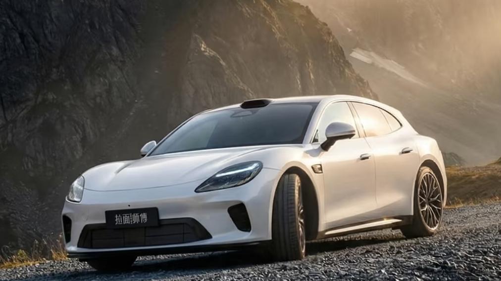 华为携启境猎装轿跑破局同质化 智能电动重构新赛道