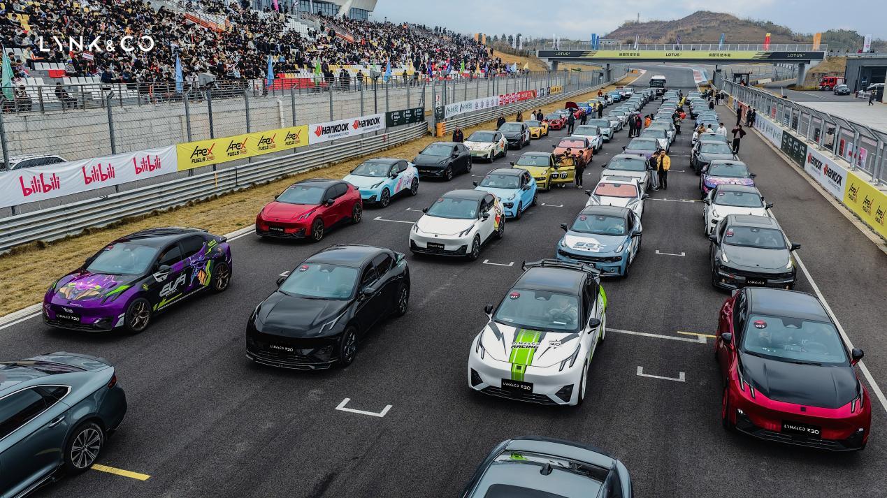 赛道激情不分燃油纯电，领克 Z20 让每个人都能放肆追风！