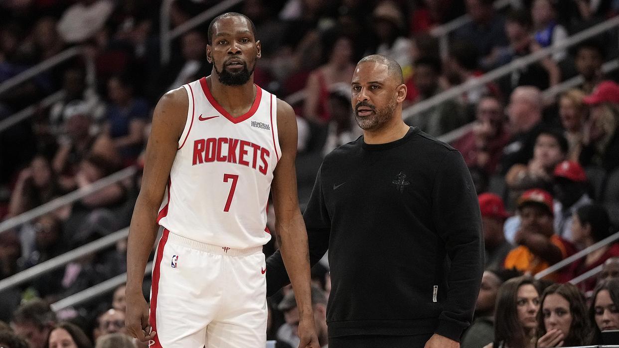 对战湖人，火箭队首发阵容3选1？后场攻守兼备，乌度卡可随意切换