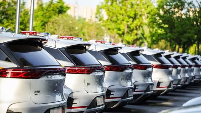 从荧幕到街头！比亚迪凭硬核实力出圈，流动名片彰显中国智造崛起