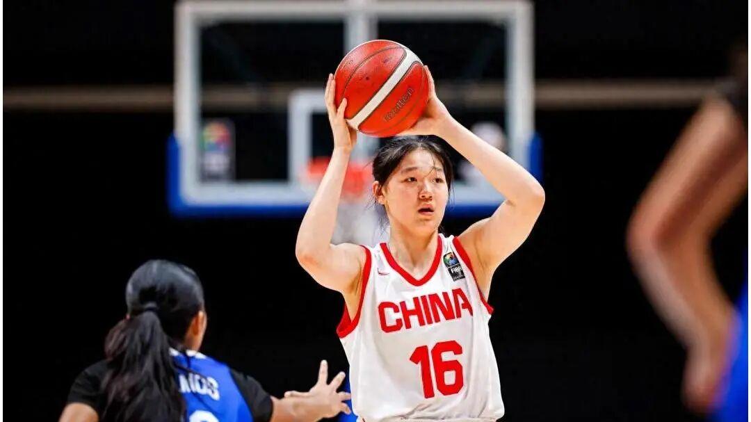 中国女篮冒出一个天才，1米89的持球型前锋，终于等到李梦接班人