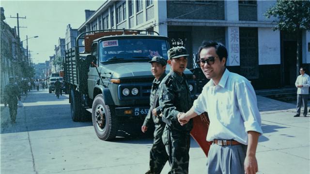 抗洪官兵走进校园 | 楚客