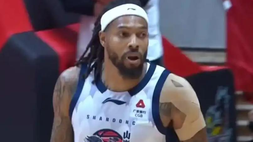 重磅官宣！山东男篮神秘强援空降！保密封神+惊喜压哨，尽快到位体检到队训练，全力冲刺广州补赛！