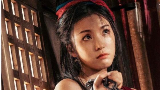 看过李云霄素颜旧照，才知啥叫红气养人，跟现在相比简直判若两人