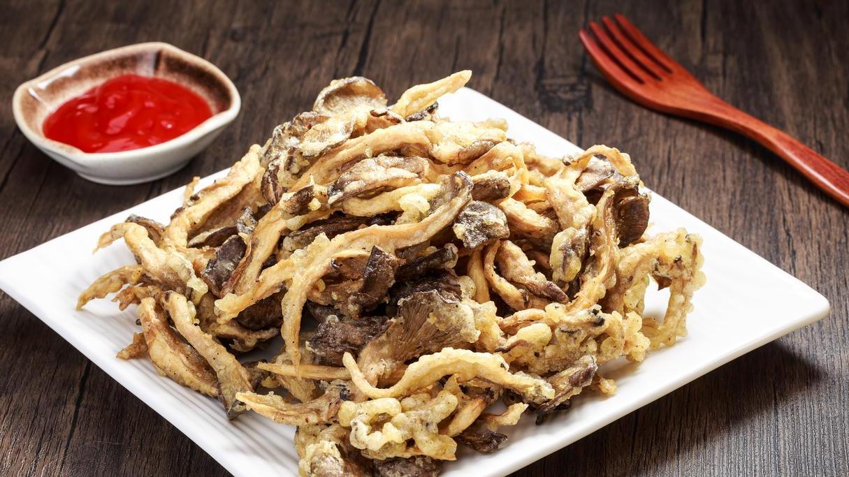 炸蘑菇怎么样才能酥脆好吃，面糊比例是关键。