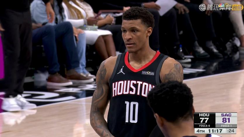 爆冷，三连败！杜兰特23+4+6，威少15+6+10，赛后阿杜一把抱住威少