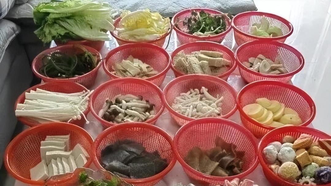 草莓筐子不要扔，学网友这样改造一下，比专门买的工具还好用！
