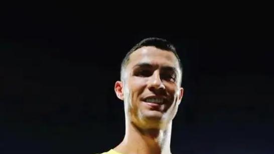 恭喜C罗！欧洲多家豪门送邀请！41岁老当益壮，冲击千球计划