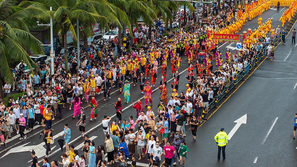 43万粉丝凝视下：妈祖巡游中的“换童”风波，引发的女性处境之思