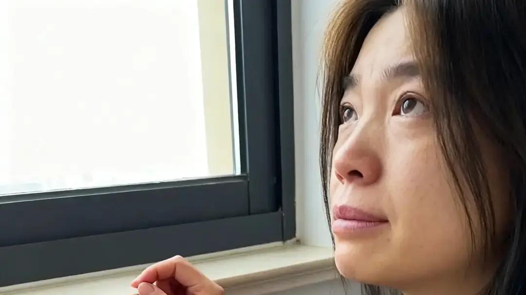 离婚不到半年女子听到前夫再婚，整个人都丢了魂。