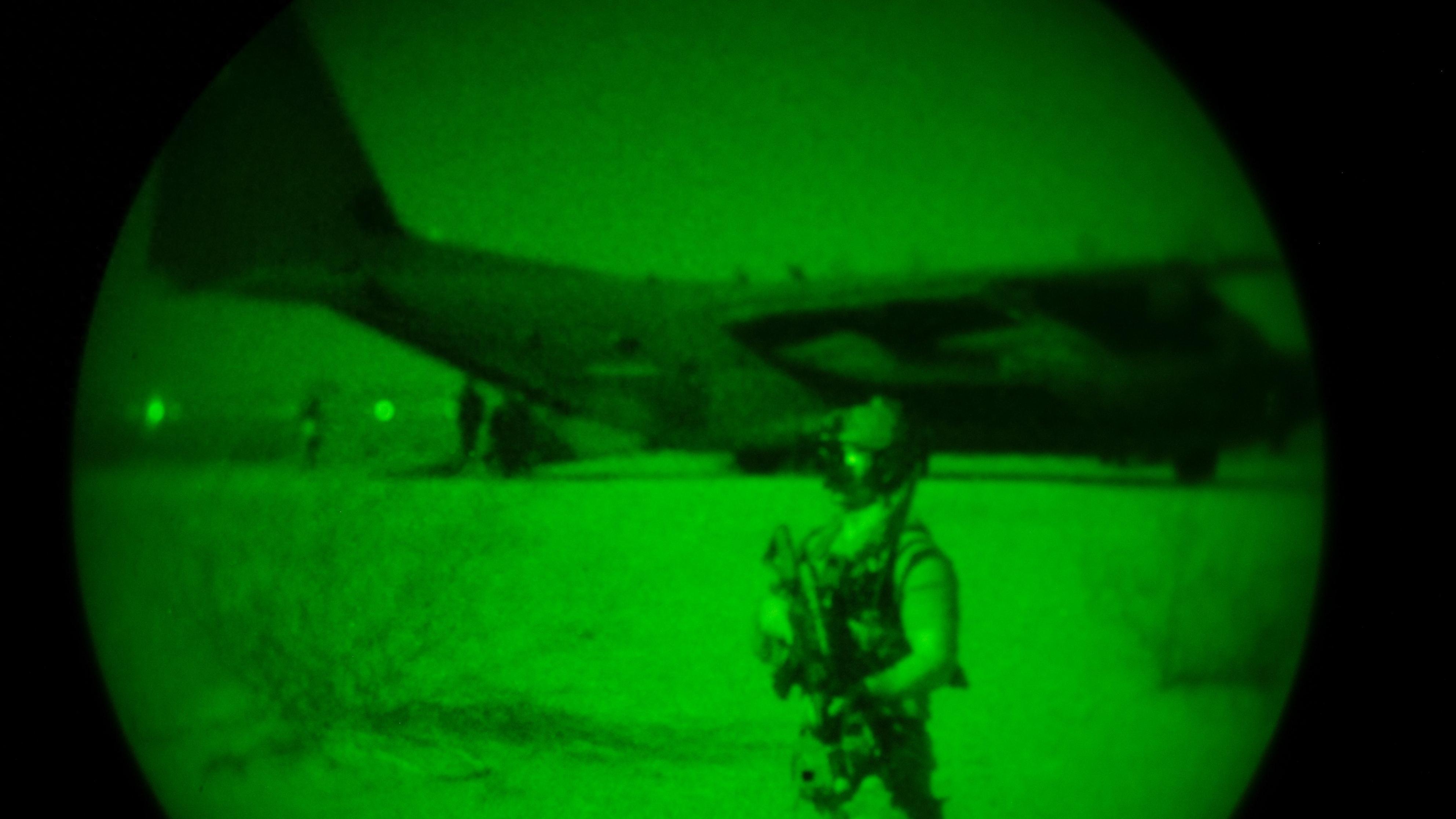 细思极恐！CIA绝密神器首秀：硬生生从伊朗手里抢回飞行员