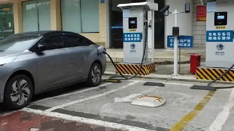 时代悄然迭代：大幅降价的燃油车，依旧难留在家庭的选择里
