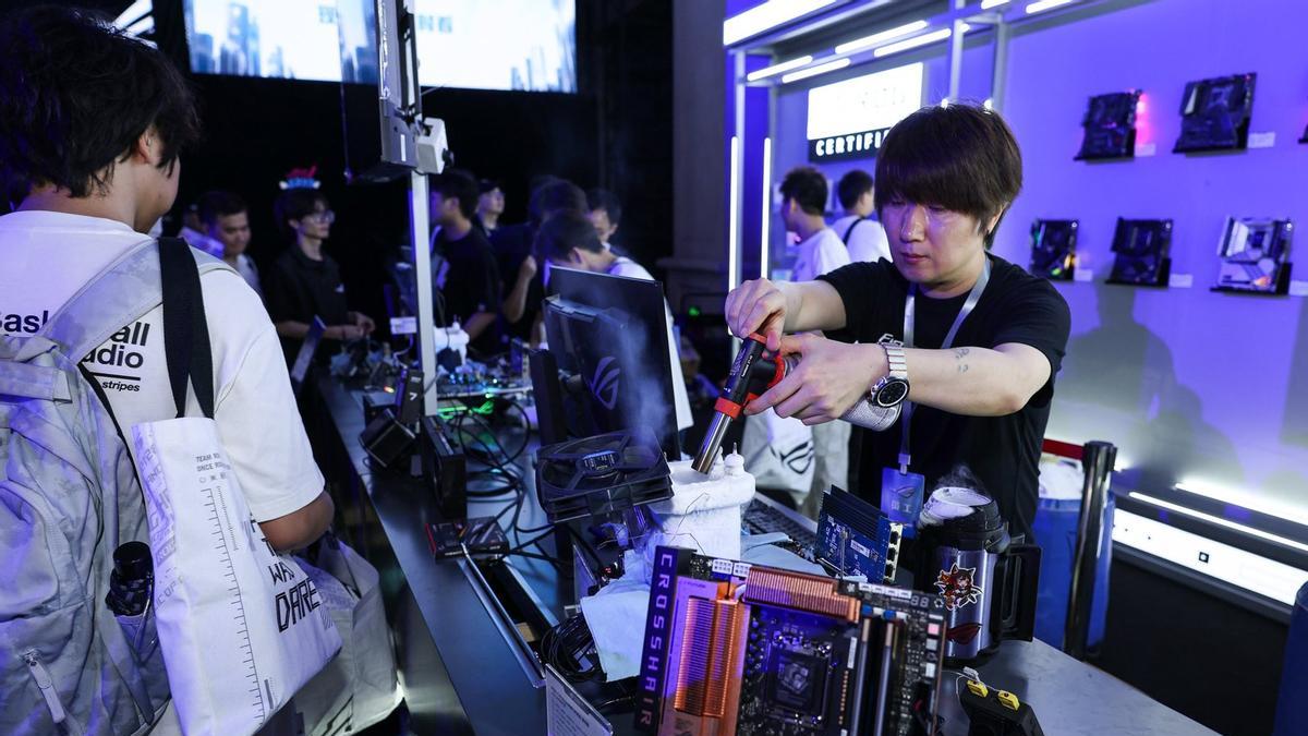 ROG复刻主板及首款ROG内存惊艳ROG DAY 2026