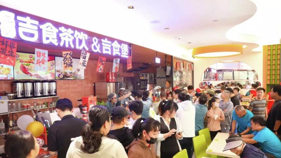 海南永兴岛首家商业中心开业，越南表示反对