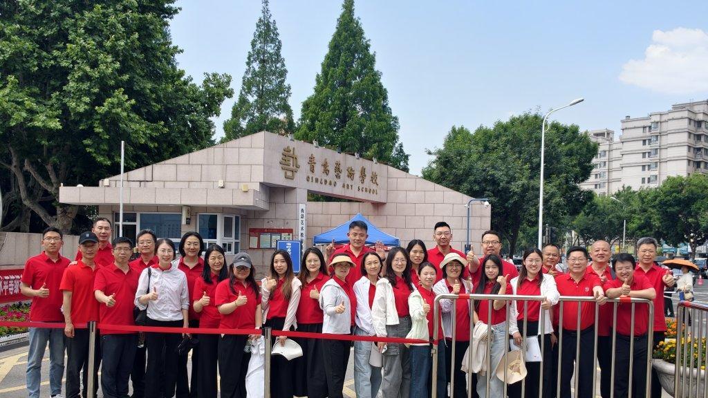 三尺讲台三十七载，青岛58中老教师坚守最后一“站”