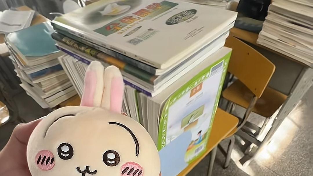 你上学的时候和异性同桌做过最甜的事是什么