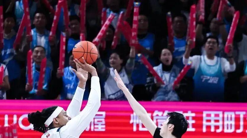 不是山西队！CBA最大黑马球队诞生，连胜广东和青岛，杜锋脸色挂不住