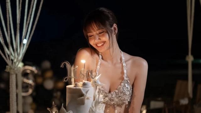 即将步入30岁的BLACKPINK成员LISA晒性感照，庆祝20代的最后一个生日