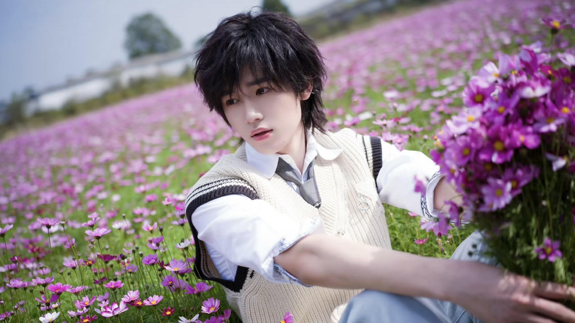 宋亚轩海胆头复刻引爆全网：22岁与16岁的跨时空对话