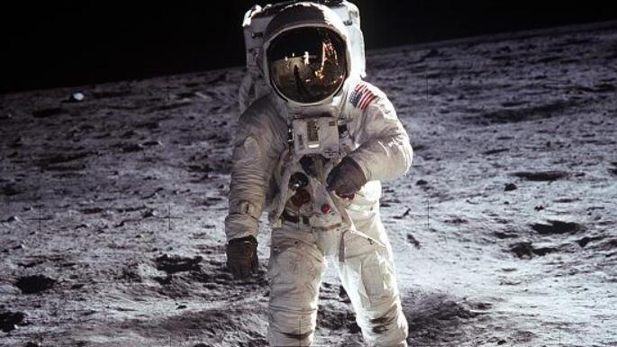 第一个登上月球的人是谁? 美国载人登月疑似造假