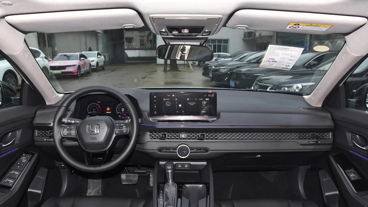 日韩系油车对比，现代索纳塔和本田雅阁，谁的产品力更胜一筹？