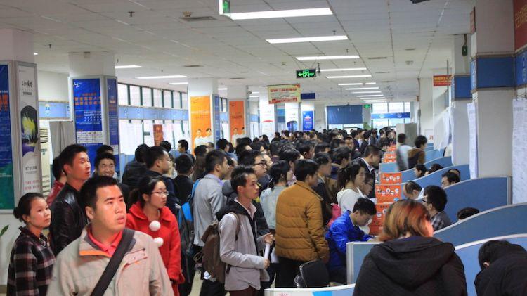 电子厂招工黄金期！一年3个时段，找活不白跑