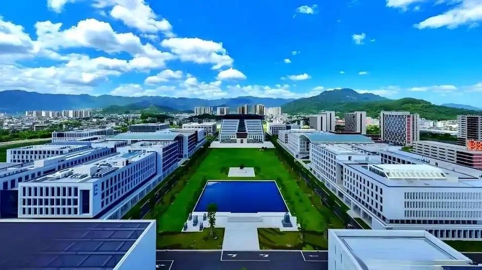 福耀科技大学开始扩招，打造加工厂人才基地
