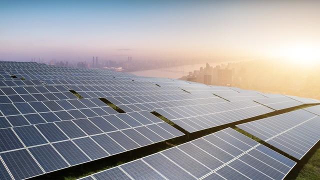 邻居楼顶装太阳能板挡光？能起诉拆除吗？看完这篇，维权不踩坑