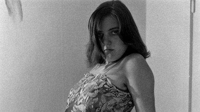 二战后德国社会实录：香烟当钱花，四包烟换一个女孩