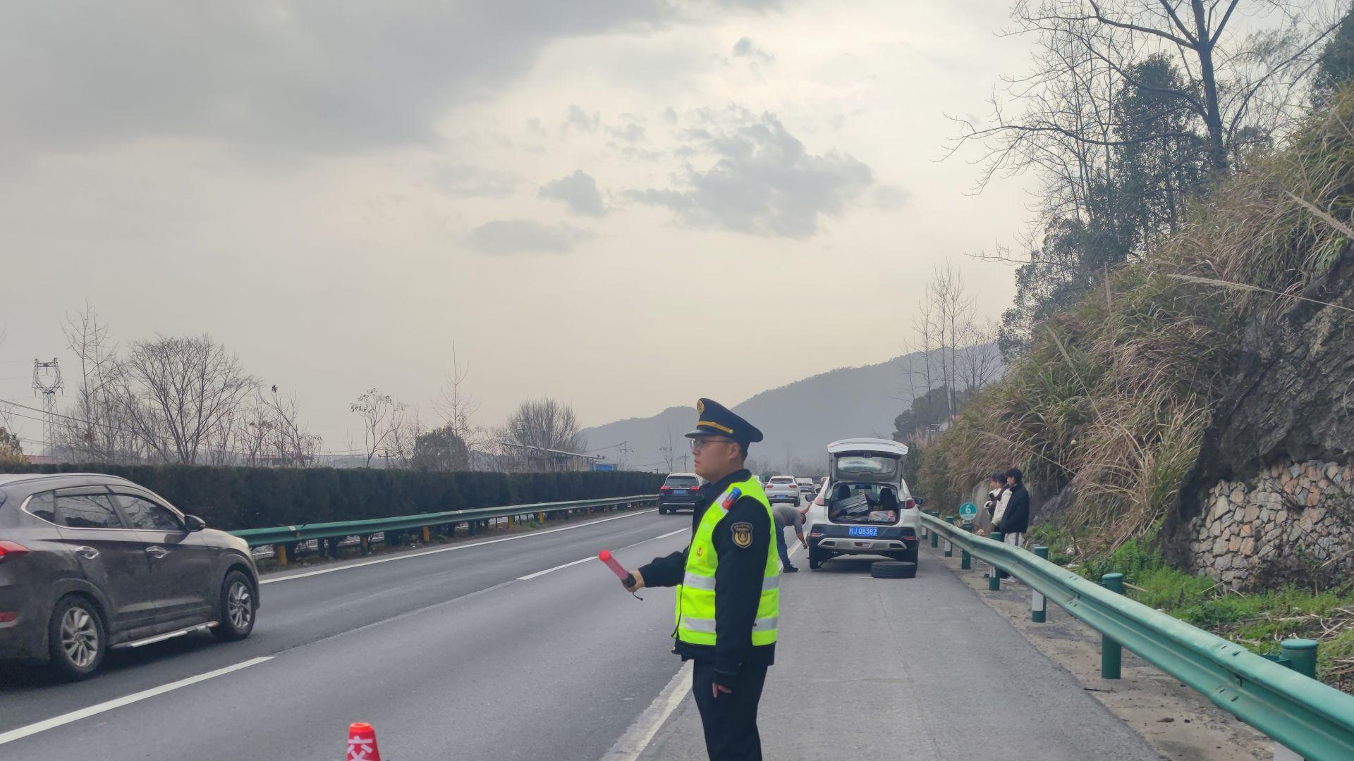 湖北高速路政二支队七大队：规范值守保安全 履职尽责护畅通