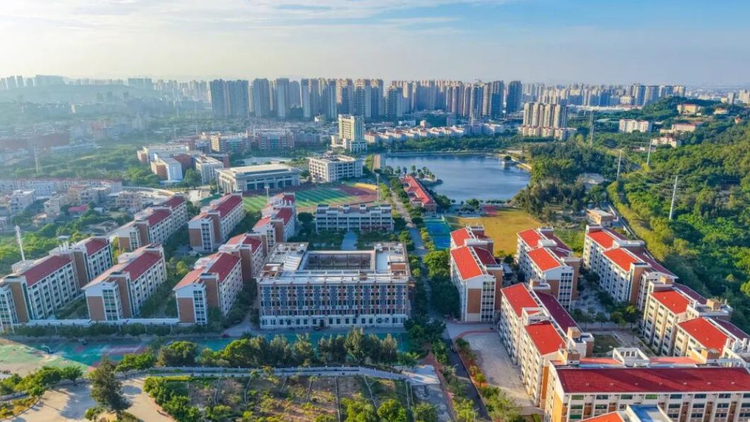 福建民办本科高校中，有什么排名靠前、办学实力较强的学校推荐？