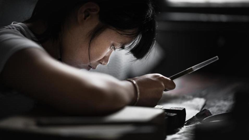 穷人为什么喜欢把希望压孩子身上？答案就两个字：省力