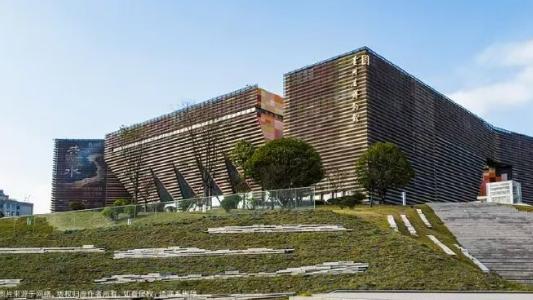 投控·甲秀|金融城十五载，谁能再与地标同列？