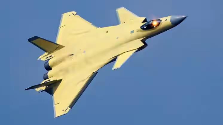 英国研究所：中国将在2030年前部署1000架歼-20远程隐形战斗机