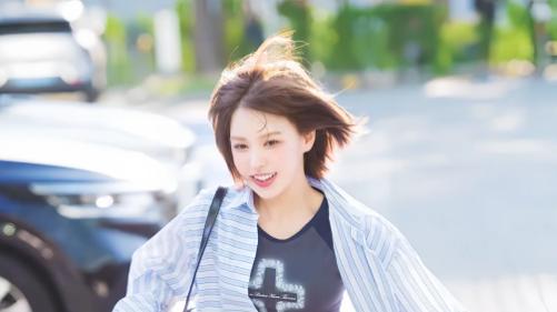 “松弛感”的真相：为什么你买的慵懒风衣服像睡衣？