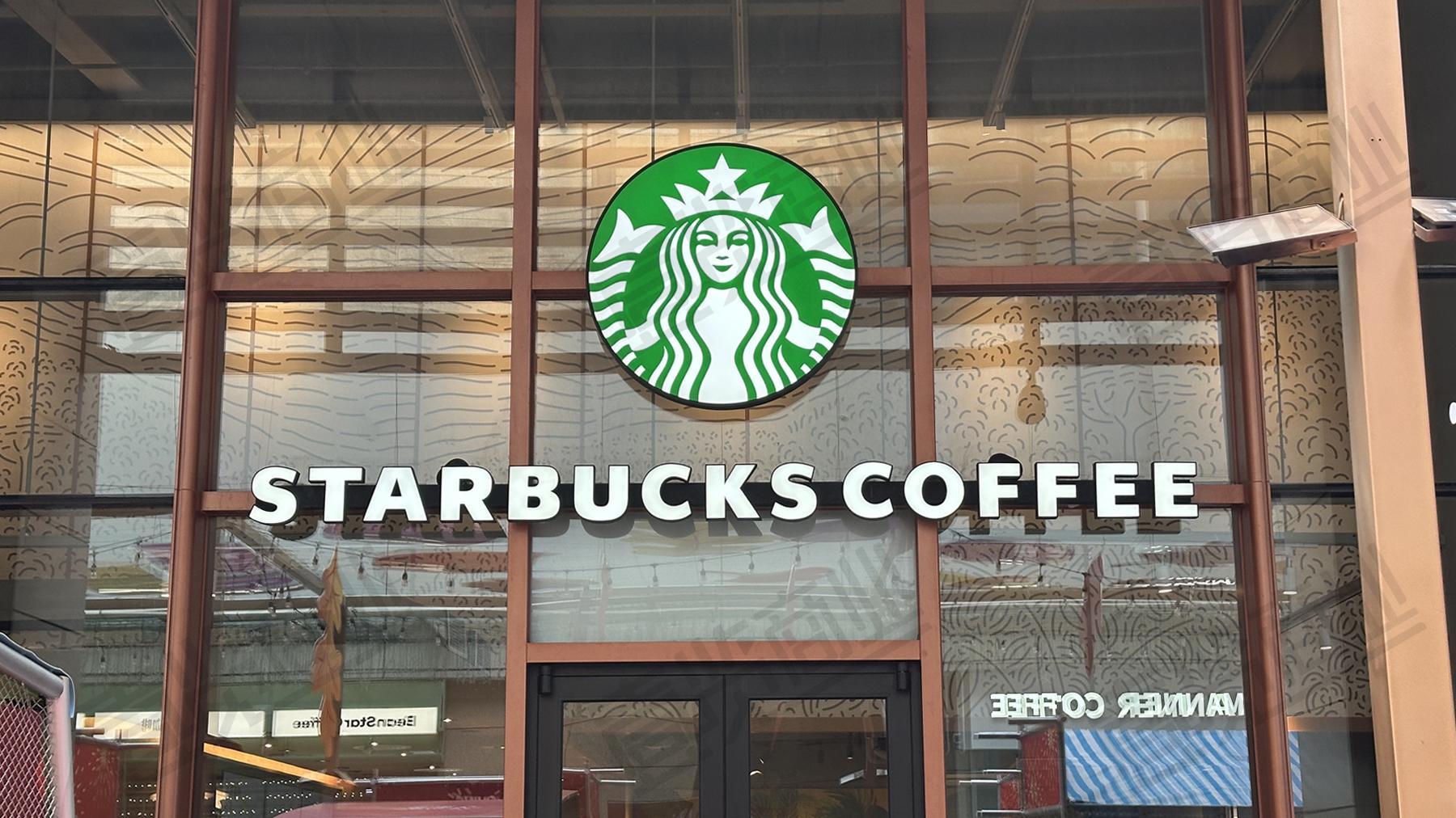 全球盈利崩了，星巴克在中国却赚麻了