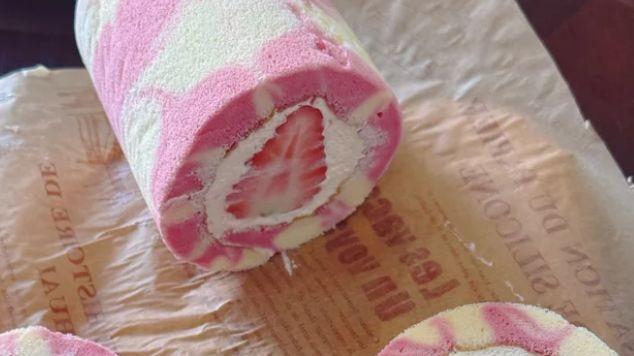 山城春日限定，一口草莓卷解锁温柔下午茶