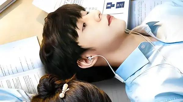 《明撩暗恋清冷学霸超会钓》引发热议，（82集）甜虐交织、反转不断，全程高能