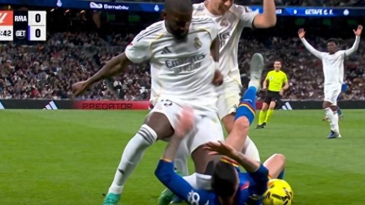 皇马主场输球，吕迪格的动作未被罚下引争议！