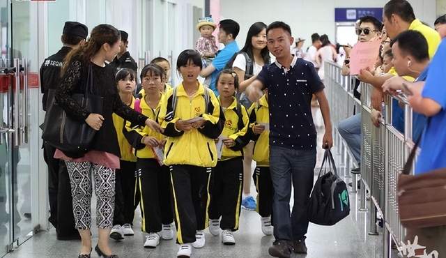 大方县退伍老兵带头抗旱