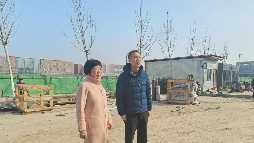 信阳科技职业学院领导实地督导校园重点项目建设