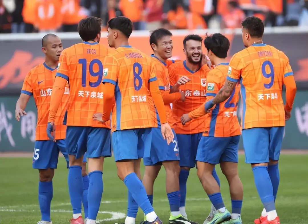 泰山队跟队记者：杨希基本没戏，胸前广告要价太高，股改没进展，足校再次缩减开支