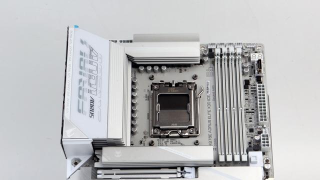 技嘉 X870E X3D冰雕主板上手：不吹用料，看疗效
