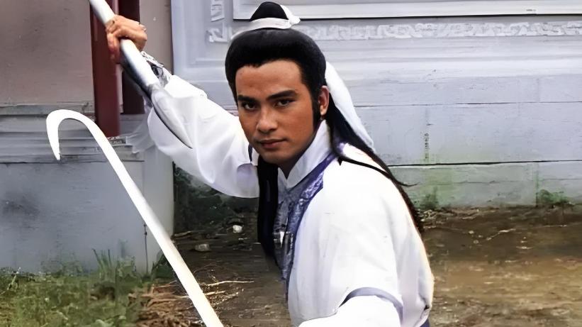 金庸给了他最侠气的外号，他却任由妻子被欺负，还让儿子跟仇人姓